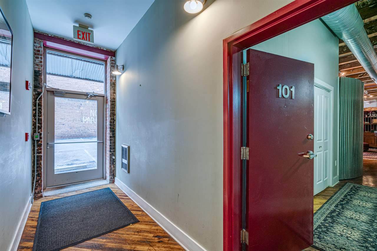 421 Main St - Photo 1