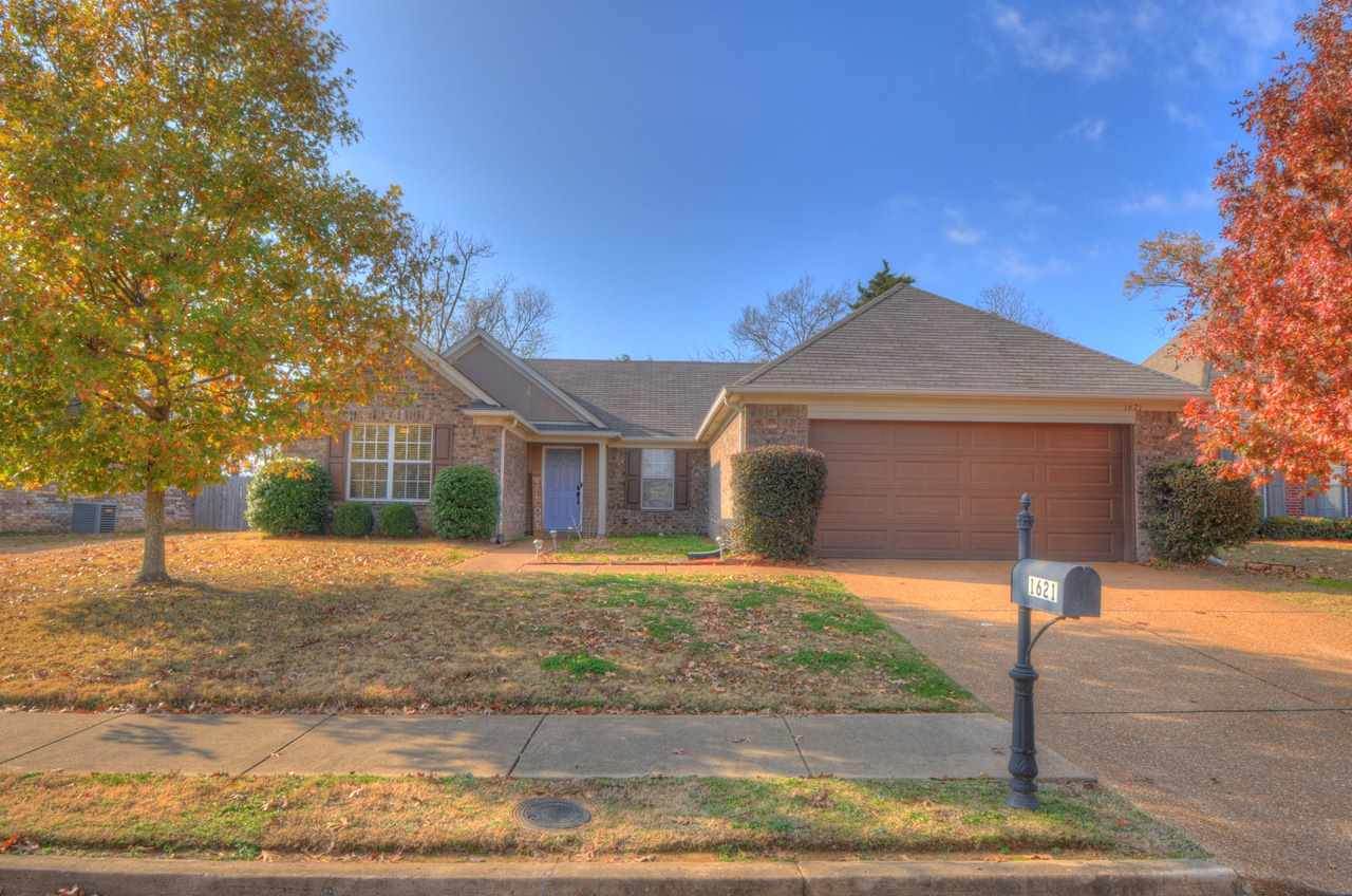 1621 Lawson Dr - Photo 1