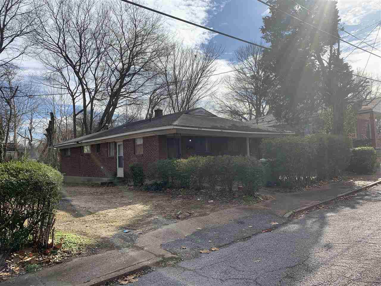 852 Montgomery St - Photo 1