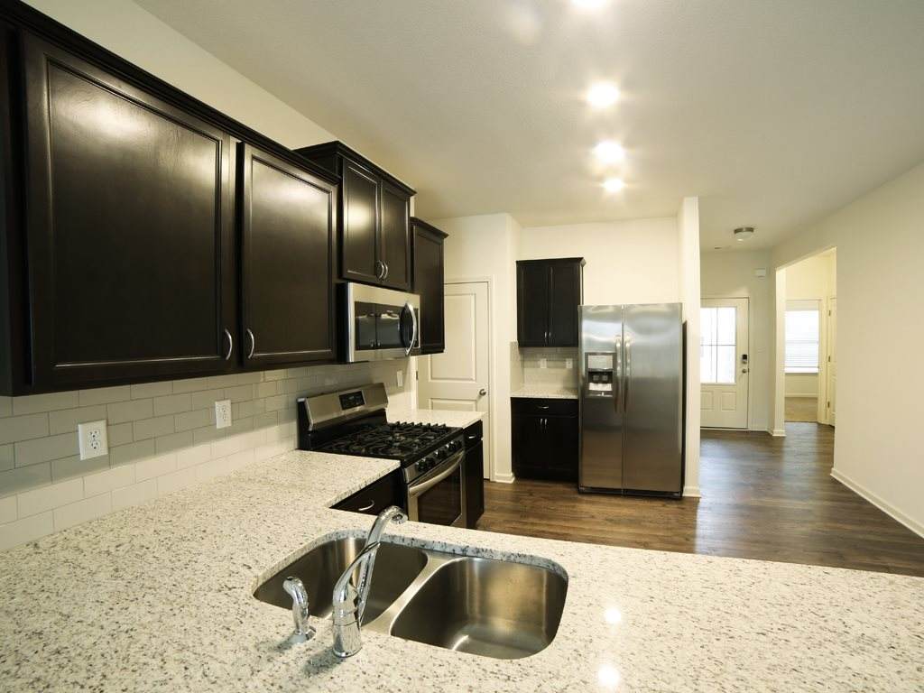 20 Colonial Cv - Photo 1