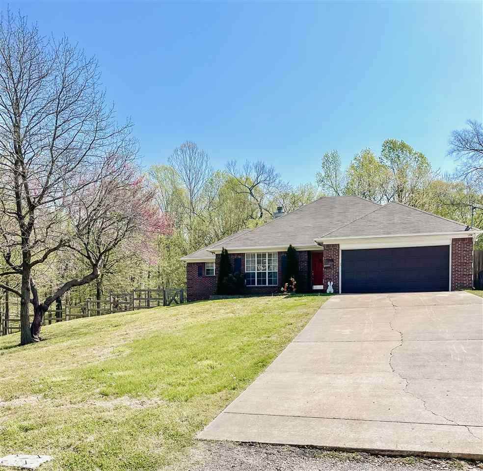 705 Lyndsey Dr - Photo 1