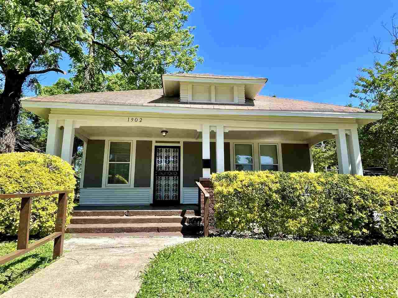 1902 Manila Ave - Photo 1