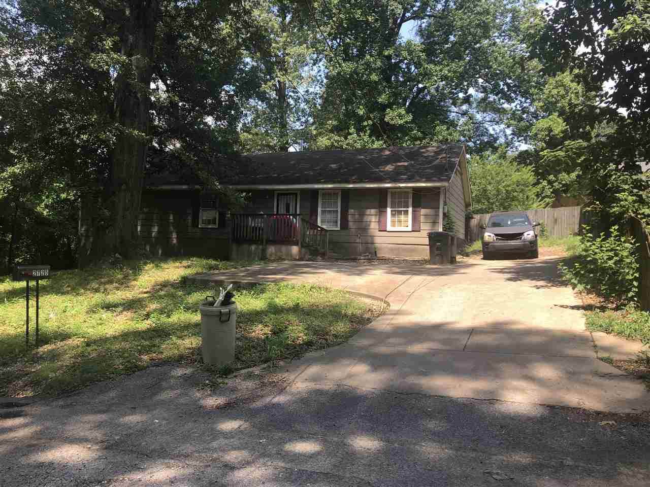 2725 Skyline Cir - Photo 1