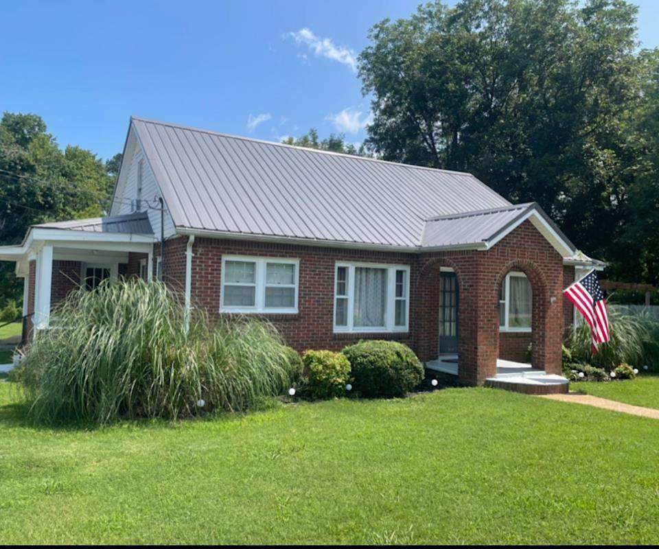 725 Main St - Photo 1
