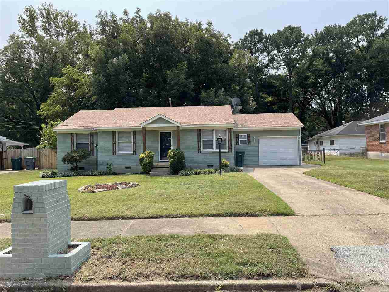 1751 Victoria Ave - Photo 1