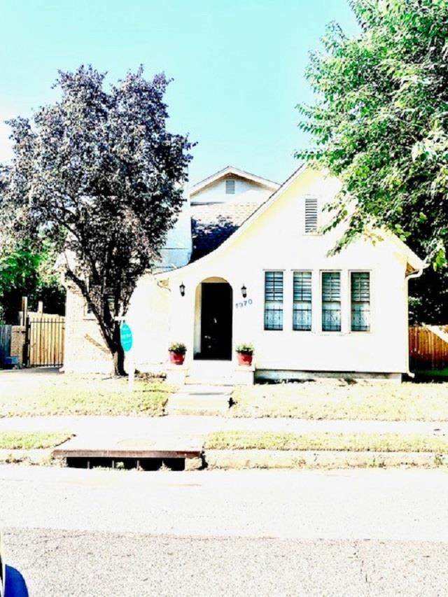 1370 Vance Ave - Photo 1