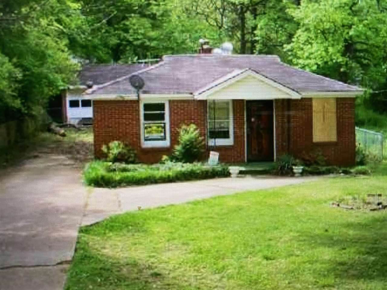 1993 Burnham Ave - Photo 1