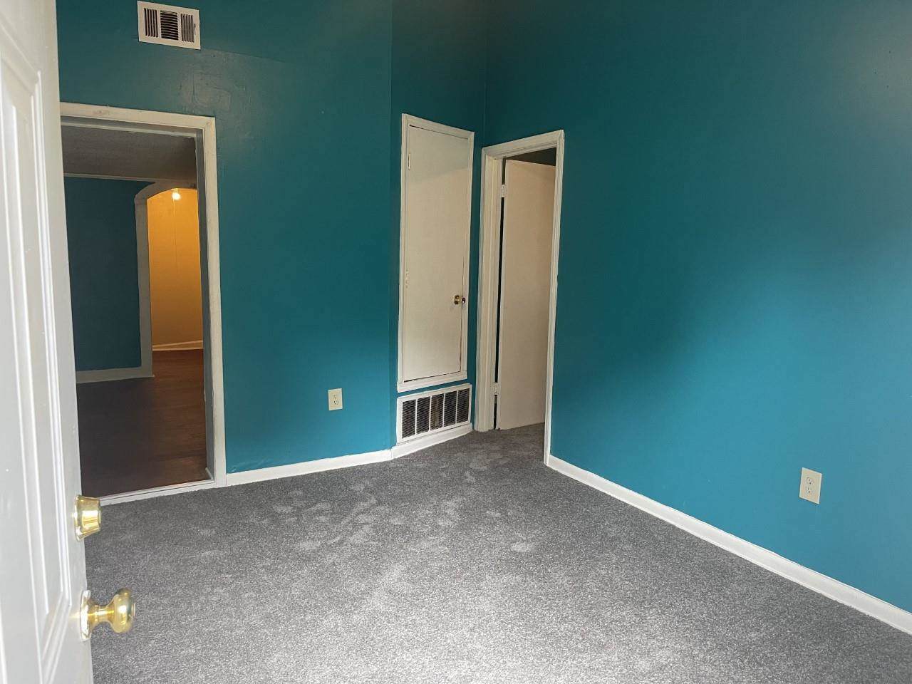 2725 Beechmont Ave - Photo 1