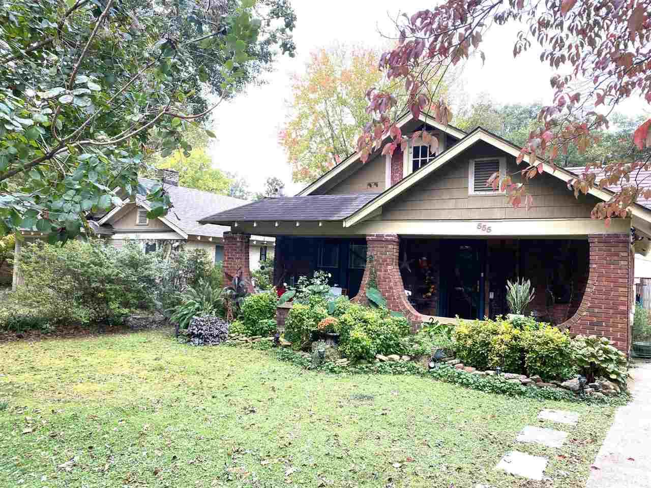 555 Alexander St - Photo 1