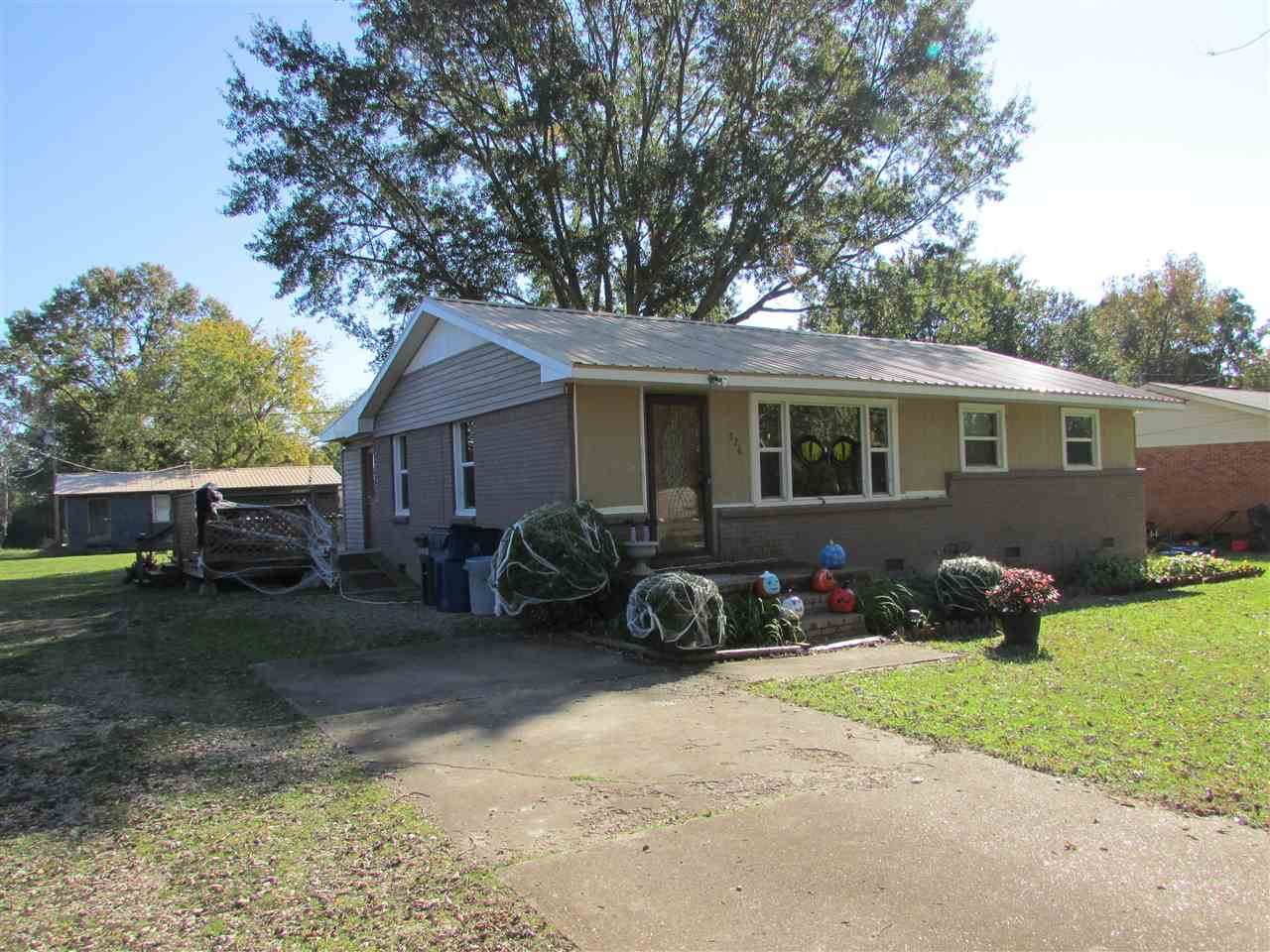 326 Mimosa St - Photo 1