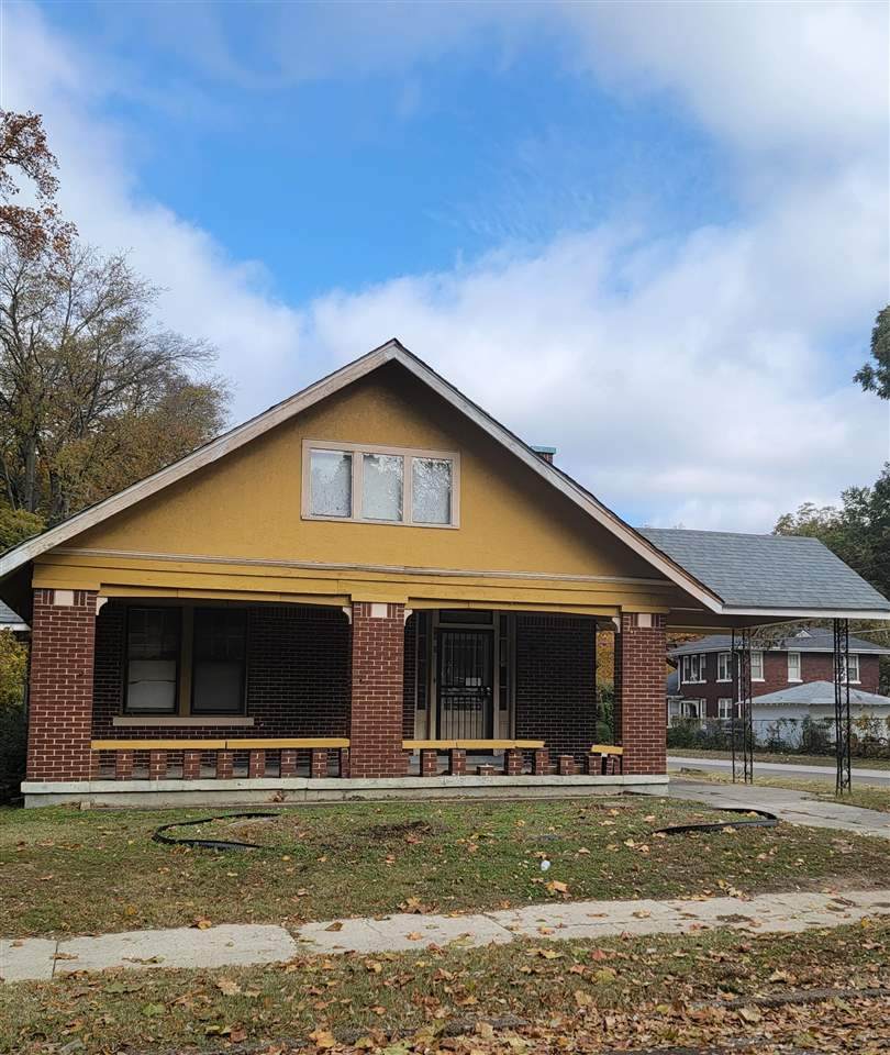 1010 Forrest Ave - Photo 1