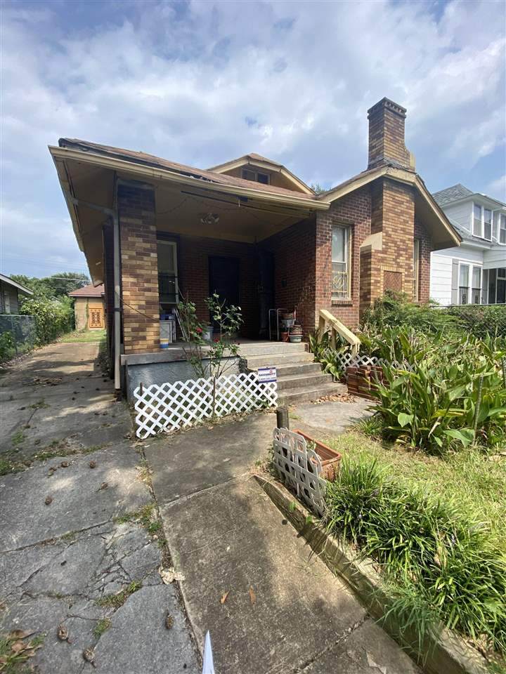 1658 Netherwood Ave - Photo 1