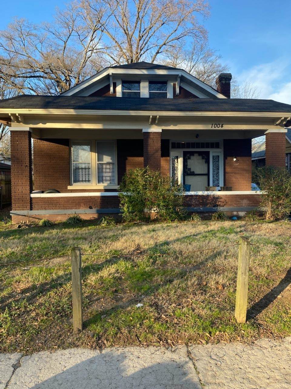 1004 Forrest Ave - Photo 1