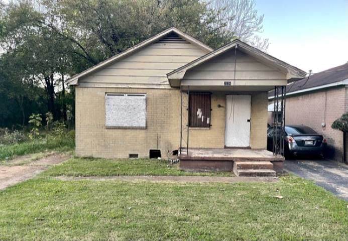 2226 Eldridge Ave - Photo 1