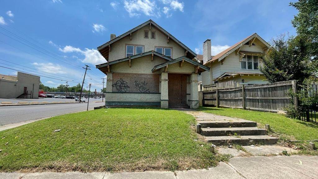 1595 Court Ave - Photo 1