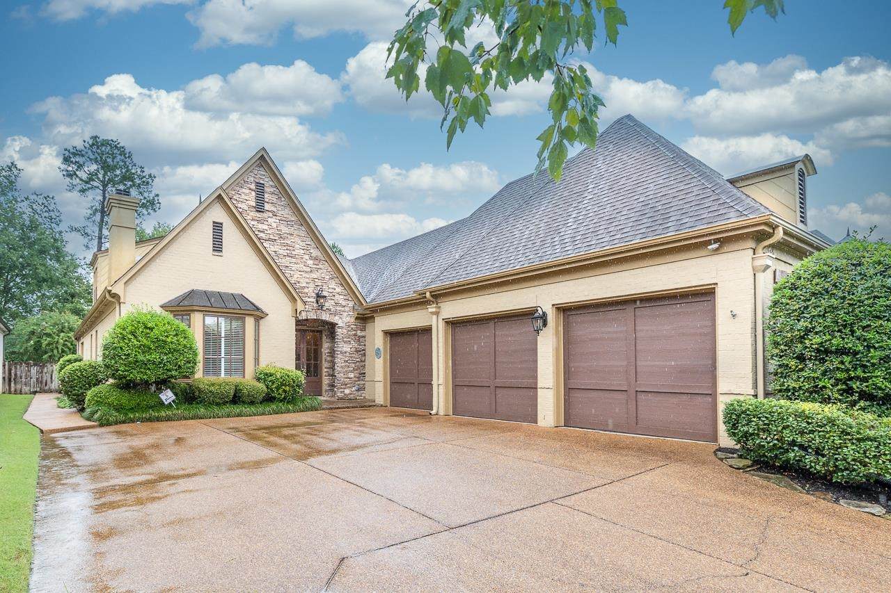 1828 Laurel Hollow Ln - Photo 1