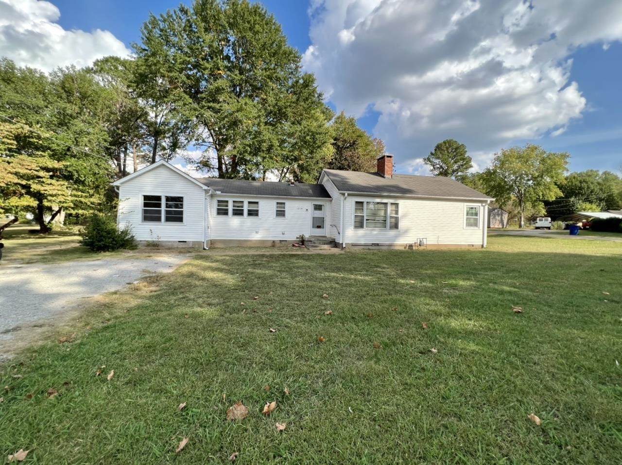 215 Harbert Dr - Photo 1