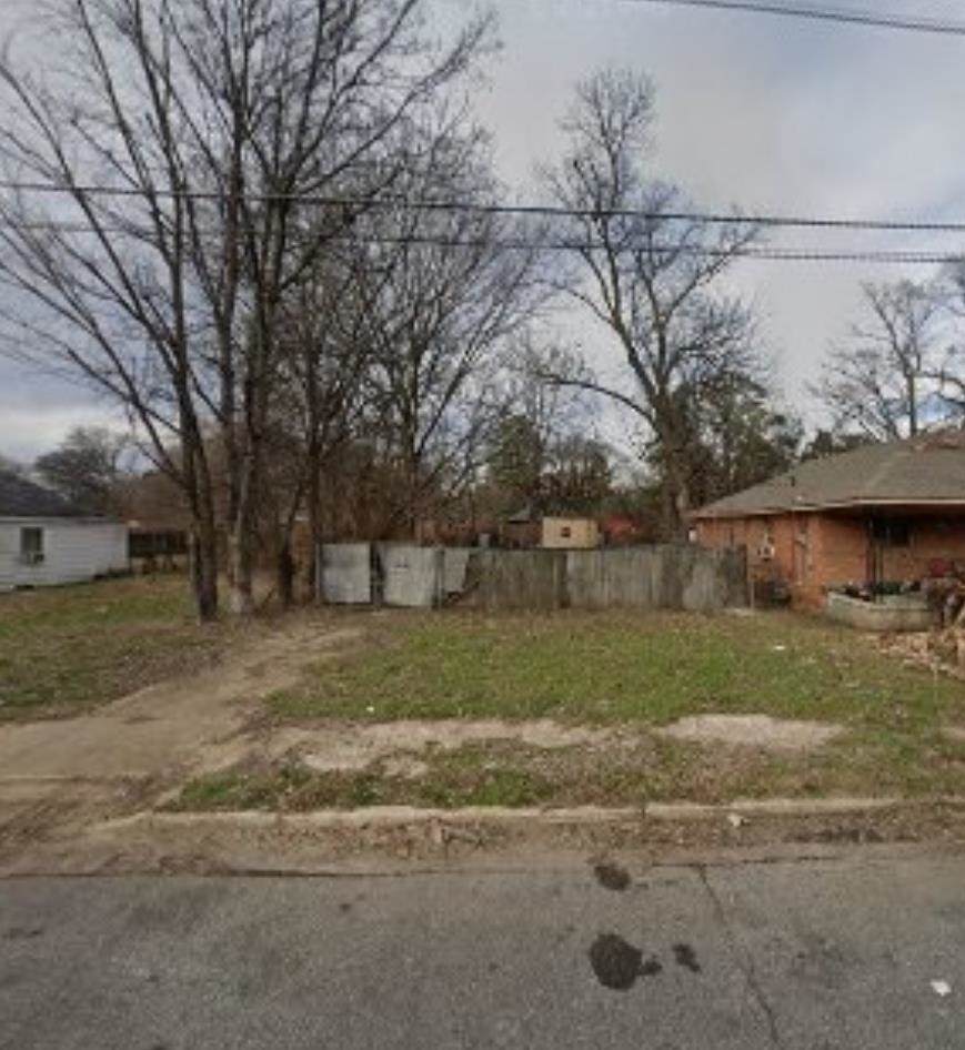 2116 Lyon Ave - Photo 1