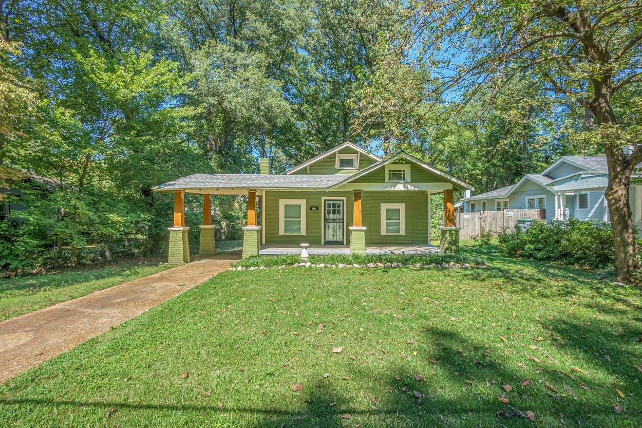 3298 Spottswood Ave - Photo 1