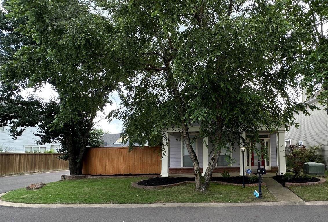 1093 River Isle Dr - Photo 1