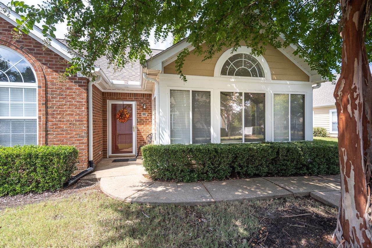 1862 Appling Oaks Cir - Photo 1