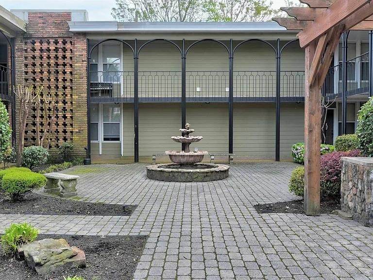 210 Mclean Ave - Photo 1