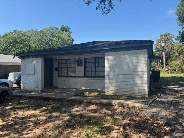 1051 Treadwell St - Photo 1