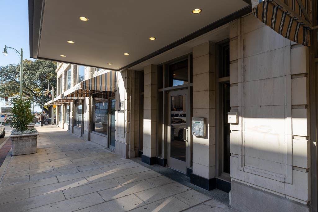 66 Monroe Ave - Photo 1