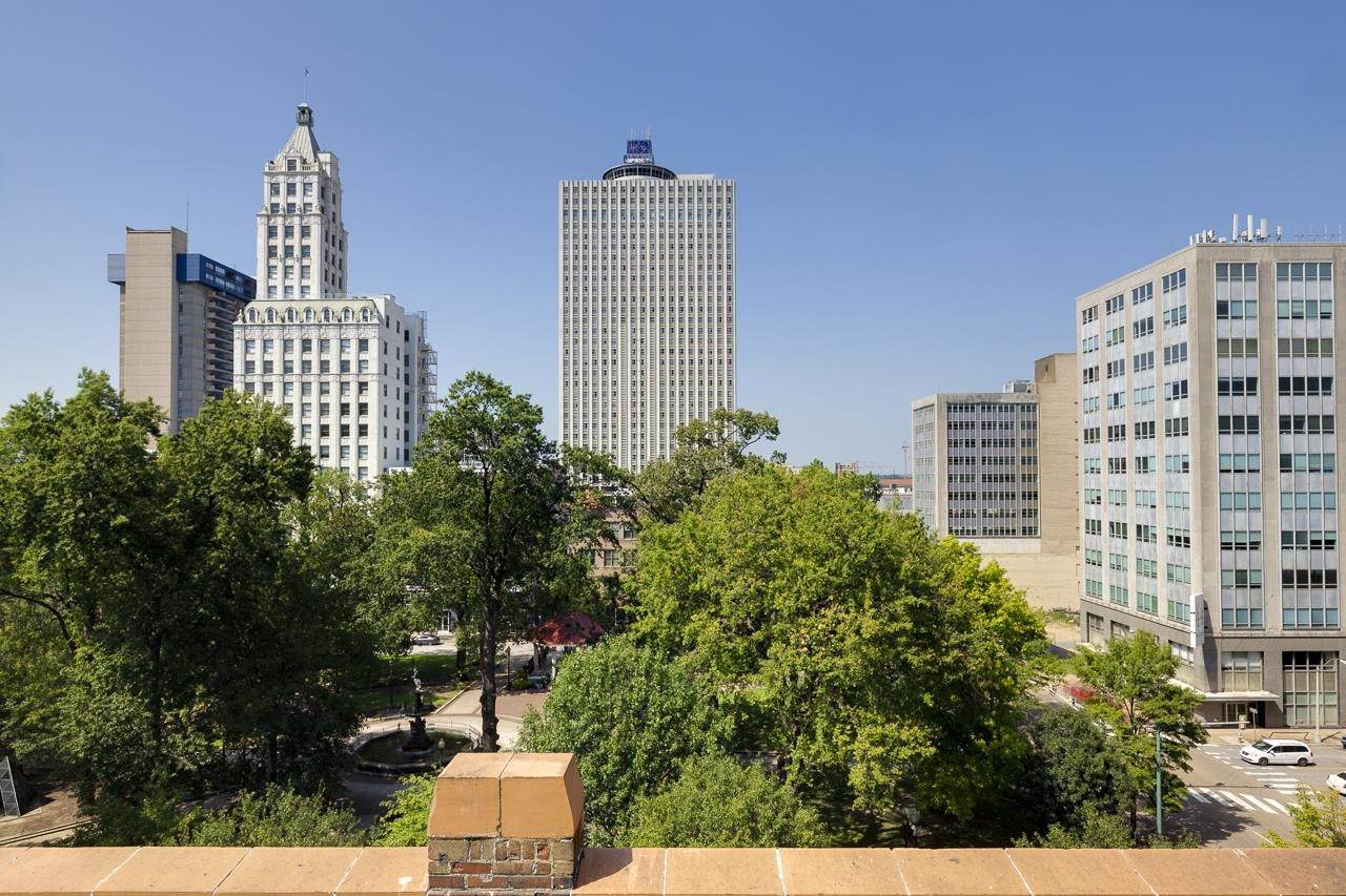 107 Court Ave - Photo 1