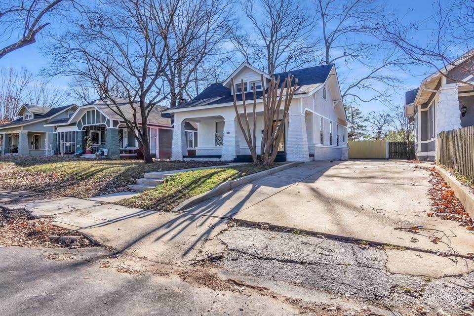 1851 Manila Ave - Photo 1