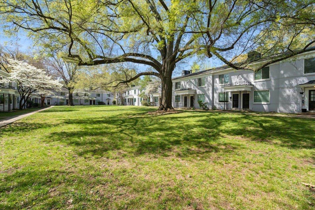 585 Parkway Pky - Photo 1