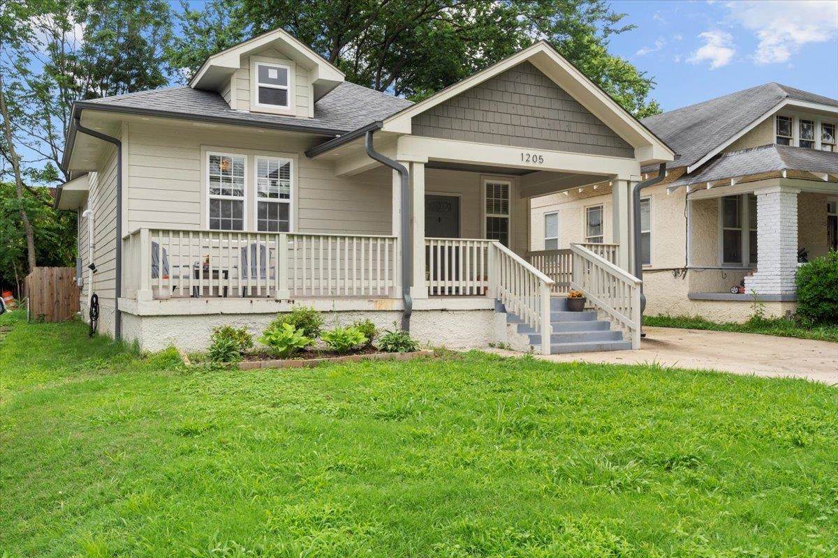 1205 Forrest Ave - Photo 1