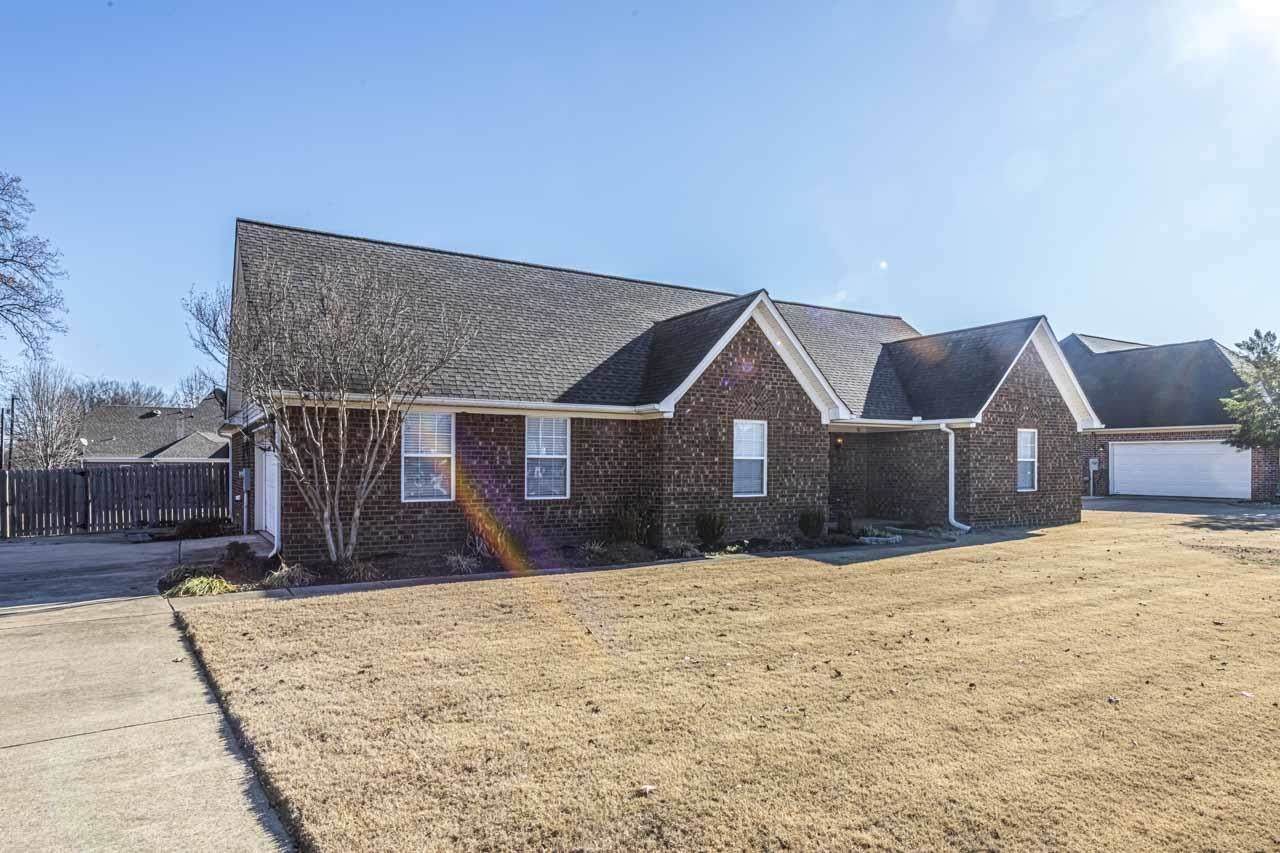 443 Beverly Dr - Photo 1