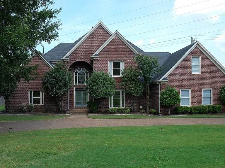 2520 Fox Hill Dr - Photo 1