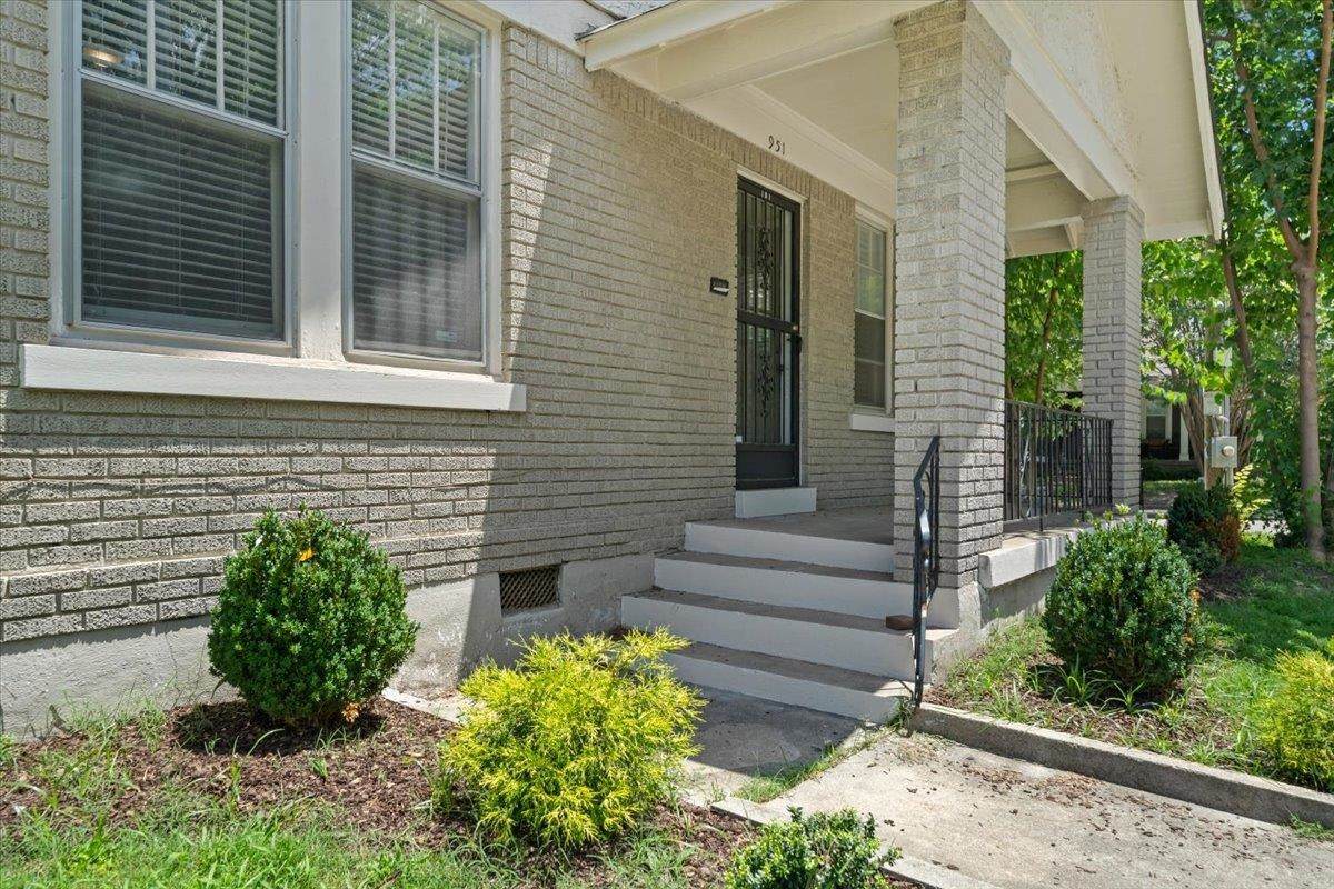 949 Cox St - Photo 1