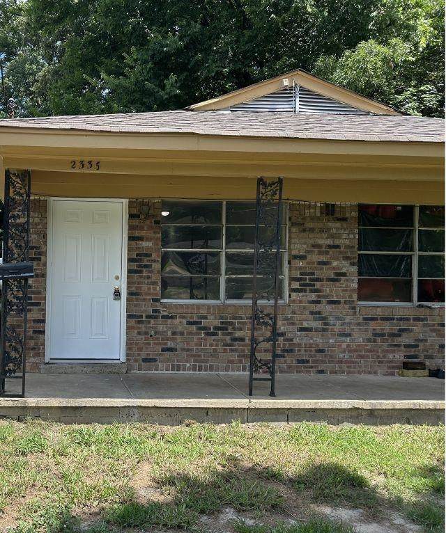 2336 Norman Ave - Photo 1