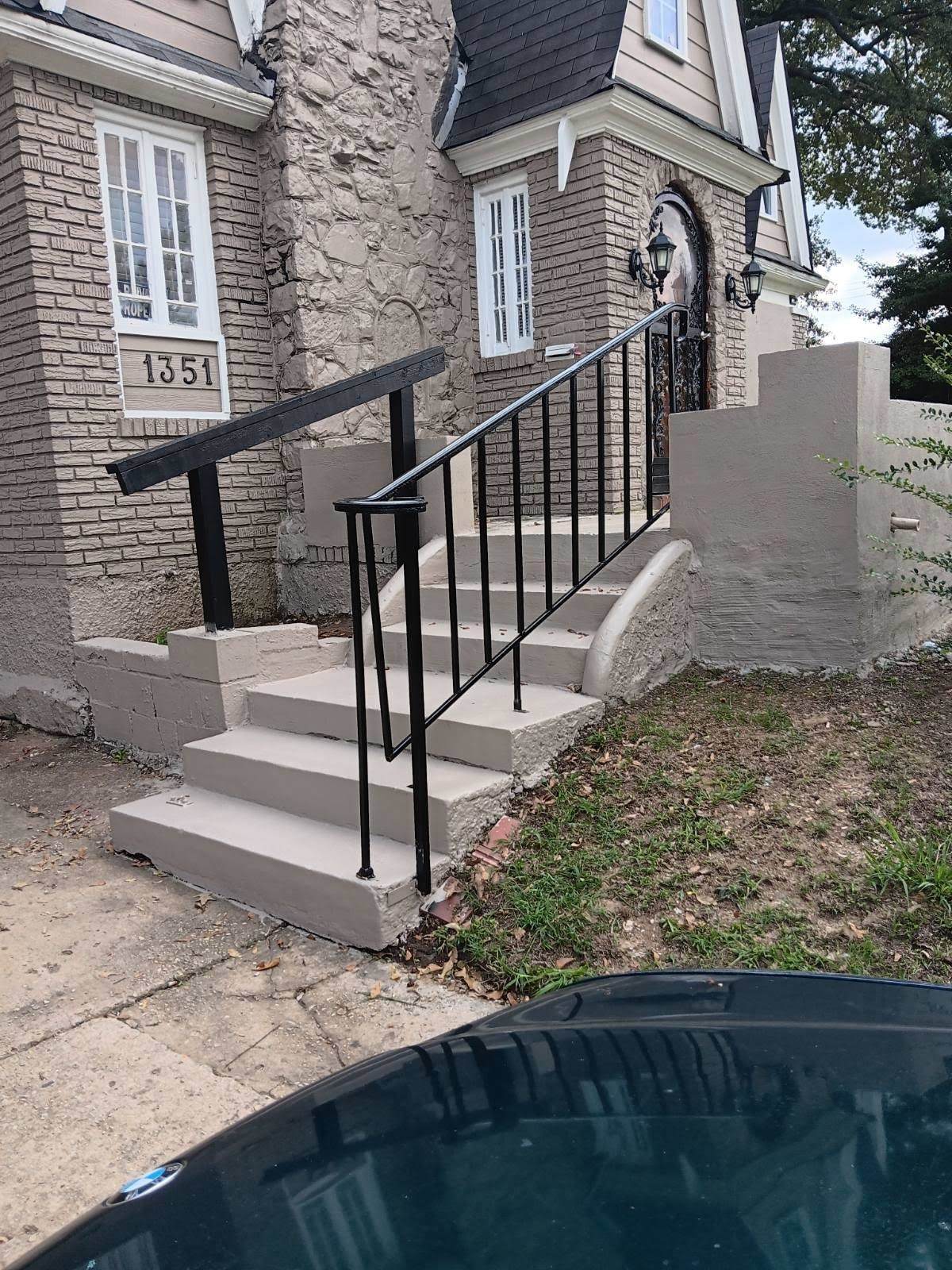 1351 Mallory Ave - Photo 1