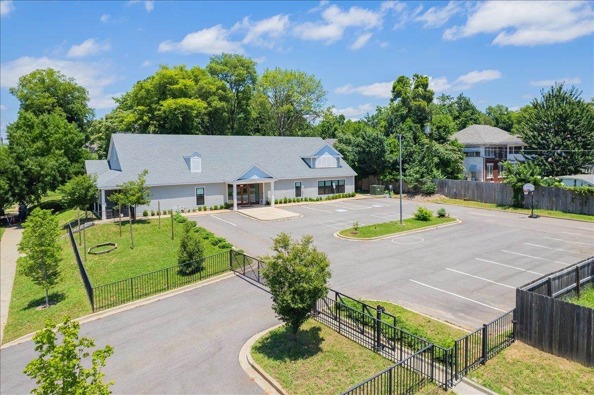 1430 Poplar Ave - Photo 1