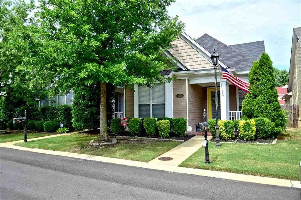 1421 Island Town Dr - Photo 1