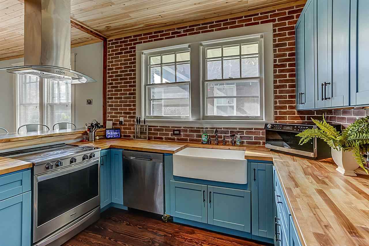 2304 Oliver Ave - Photo 1