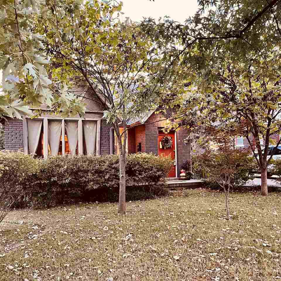 884 Auburndale St - Photo 1