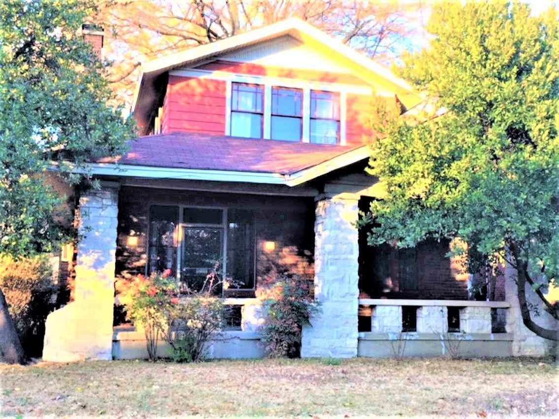 1718 Lawrence Ave - Photo 1