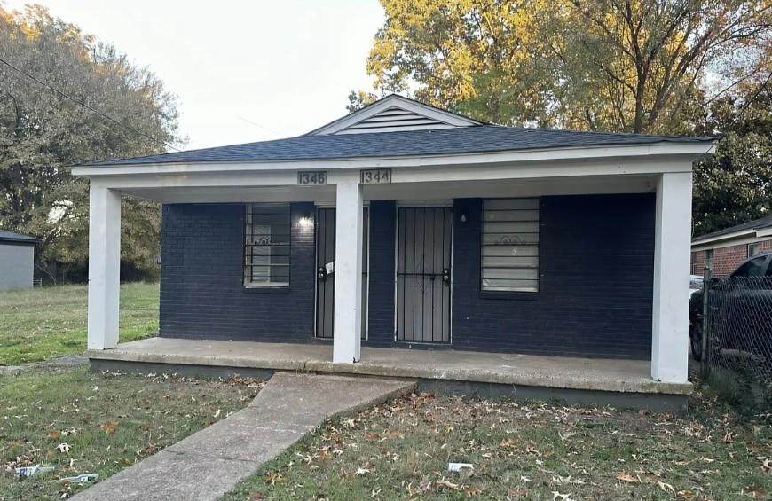 1344 Hyde Park Blvd - Photo 1