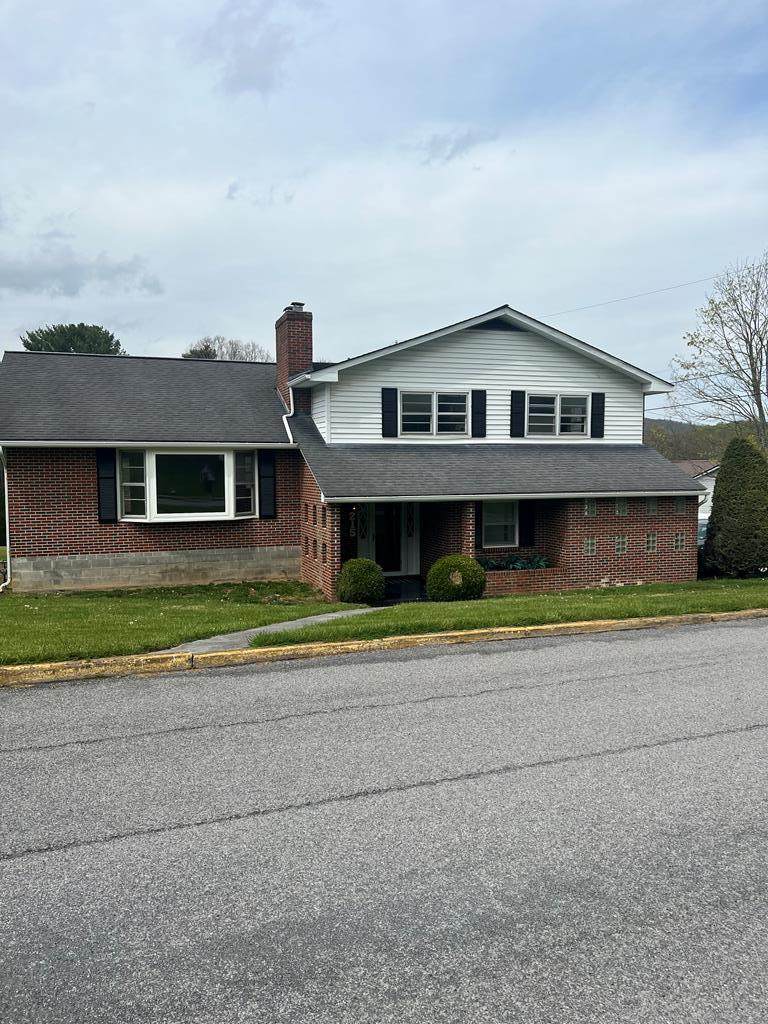215 E Broadway - Photo 1