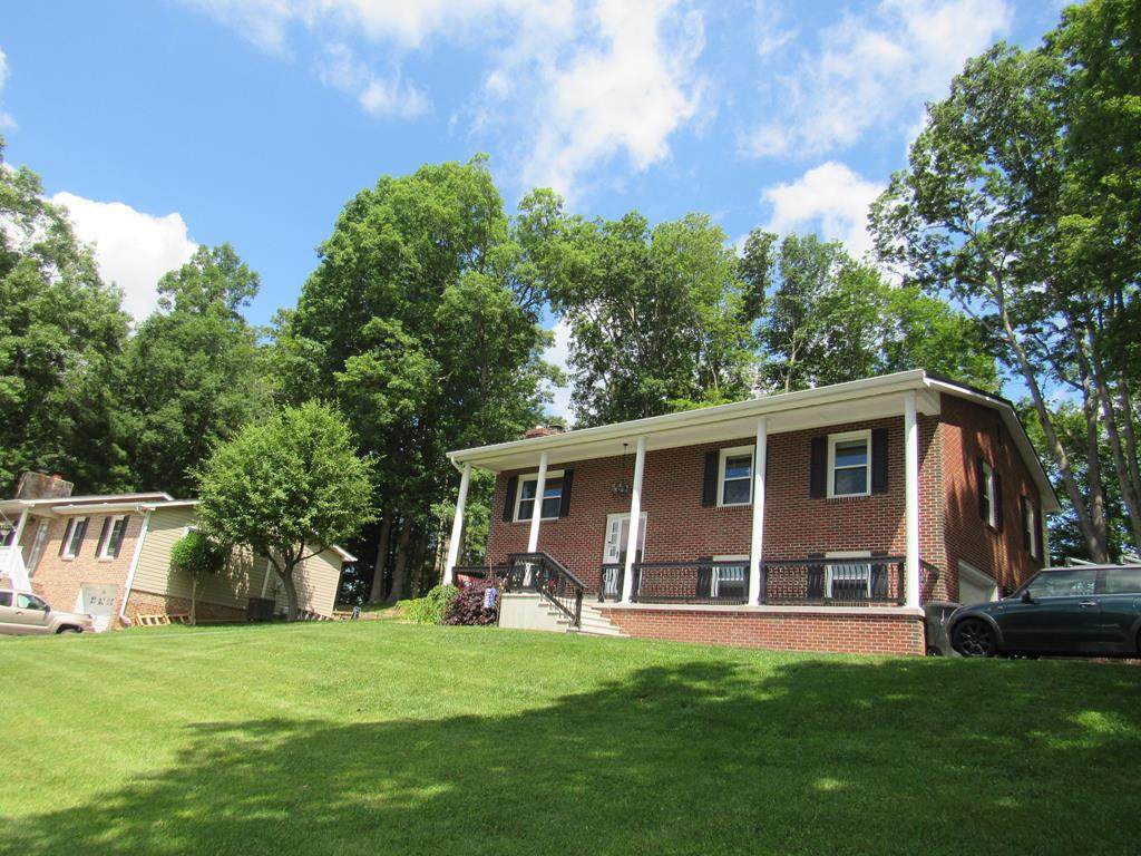 373 373 Nutwood Street - Photo 1