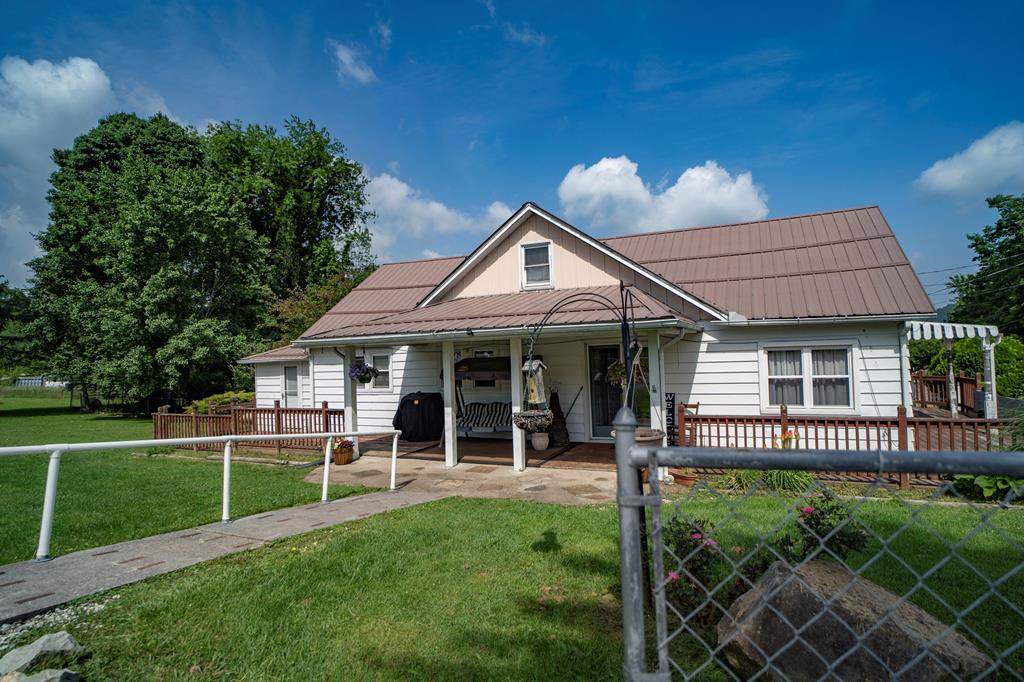 133 Maple Street - Photo 1