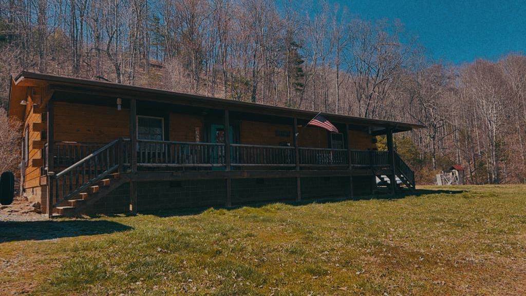 364 Drexel Lane, LERONA, WV 25971 (MLS 51913) The Christy Wood Team
