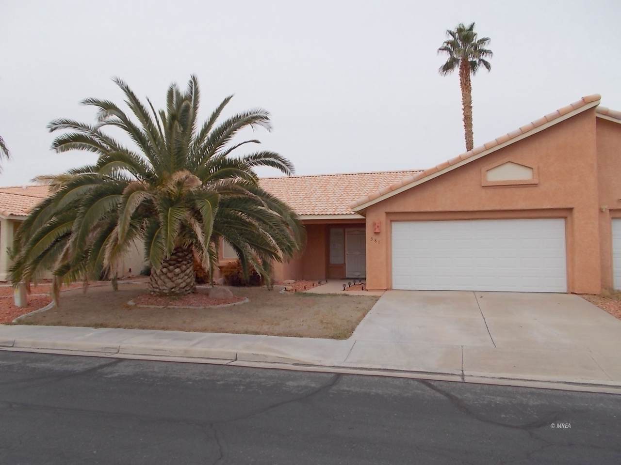 581 Emperor Ln - Photo 1