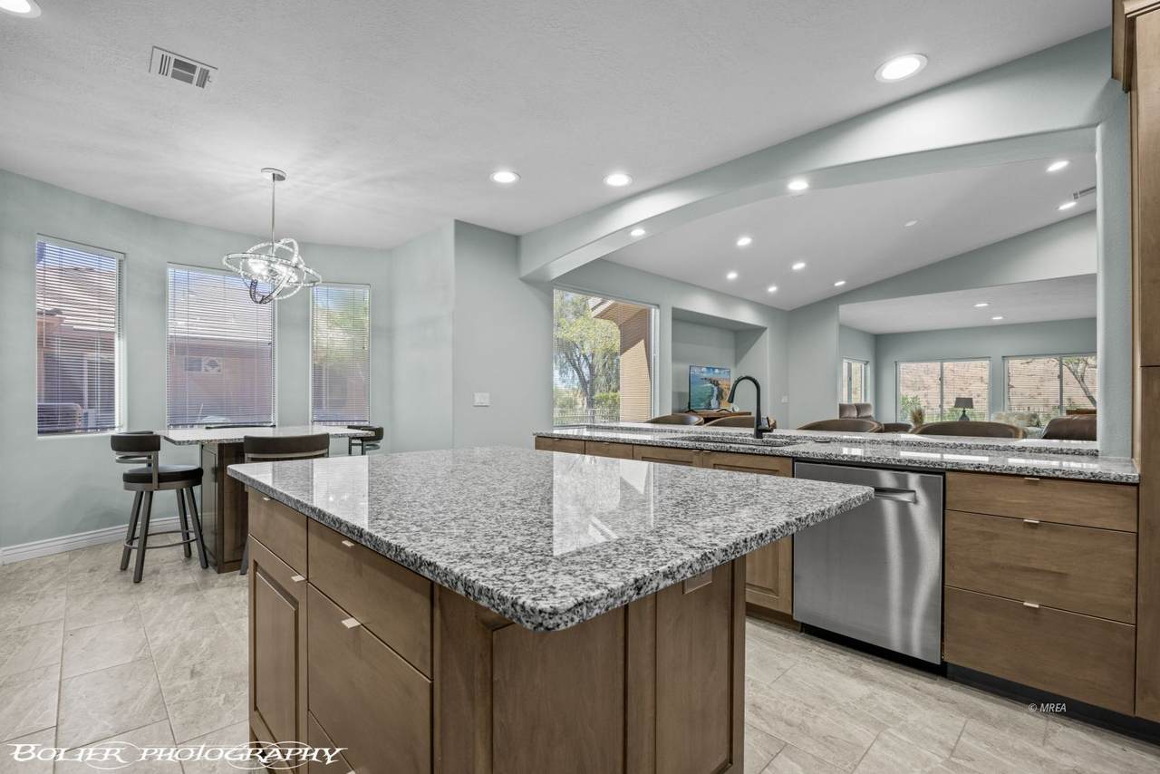 483 Woods Ct - Photo 1