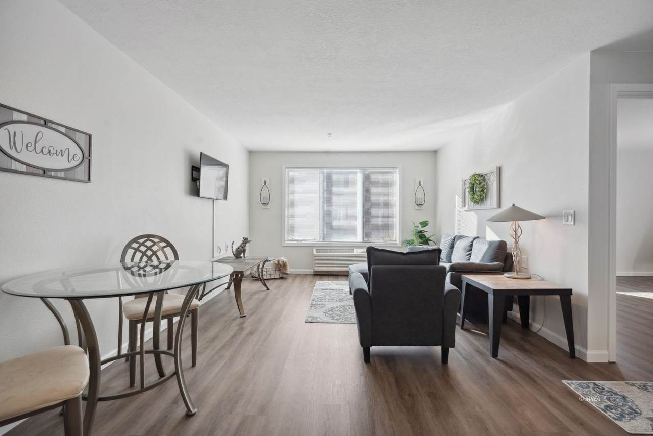 555 Highland Dr - Photo 1